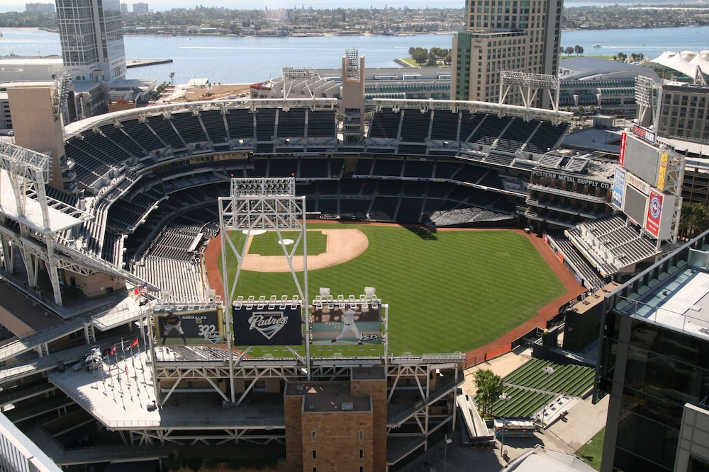 Hampton Inn San Diego Downtown - photo 27