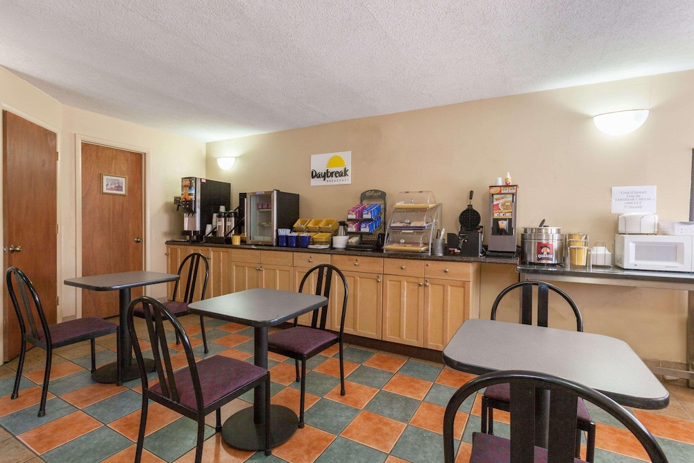 Red Carpet Inn - photo 10