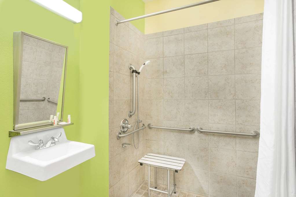Microtel Inn & Suites by Wyndham Tuscumbia Muscle Shoals - photo 14
