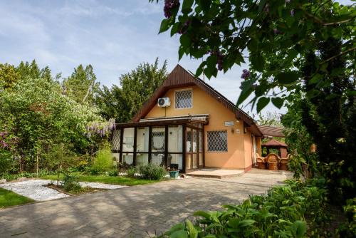 Emili Apartman Ráckeve — 4-Star Luxury Hotel in Rackeve, Hungary