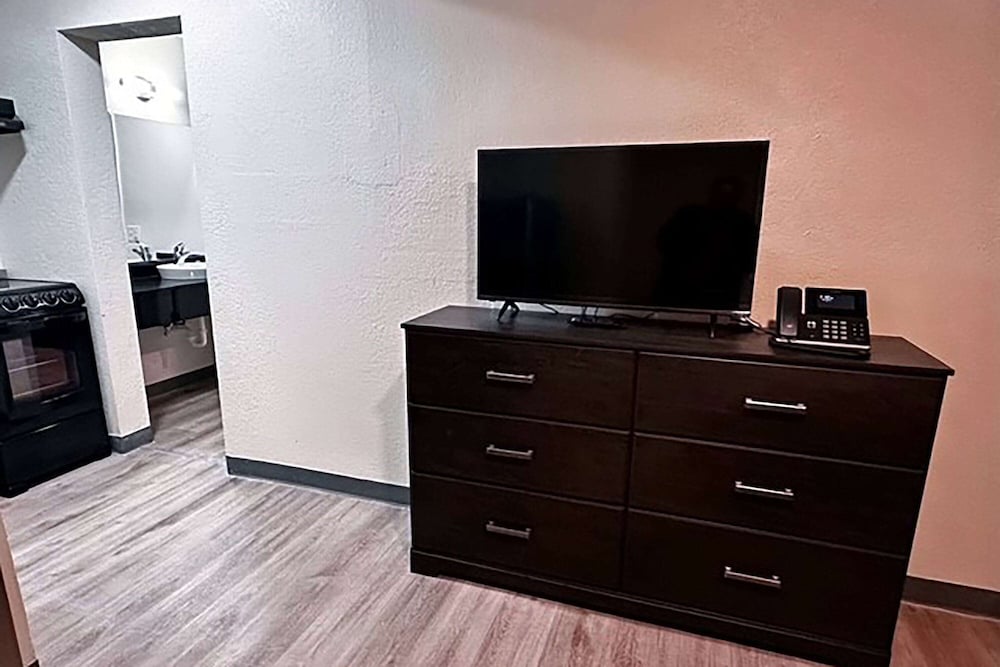 Studio City Suites a Travelodge by Wyndham - photo 20