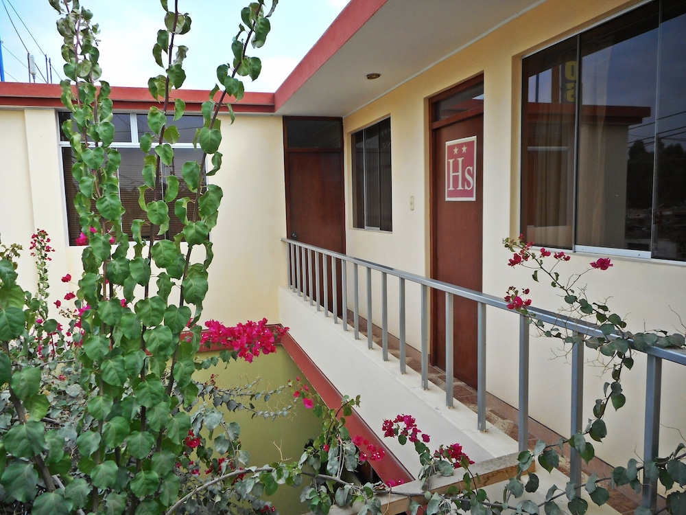 Hostal Geminis 6143895 — San Juan Bautista