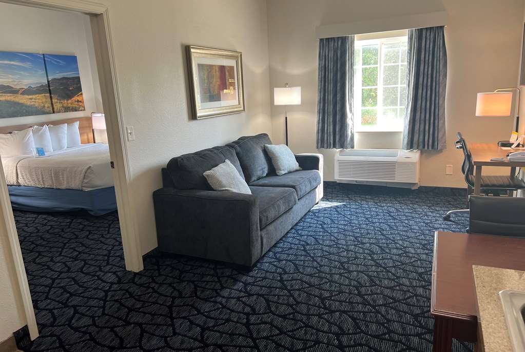 Days Inn & Suites by Wyndham Columbus NE - photo 14