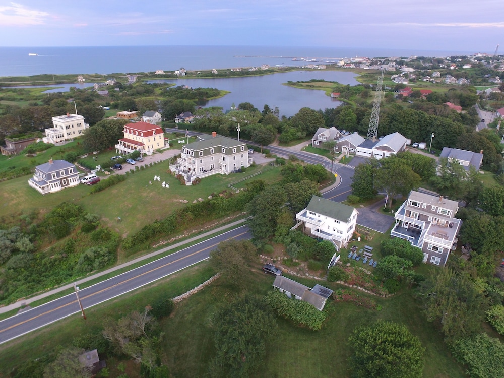 Payne's Harbor View Inn - photo 56