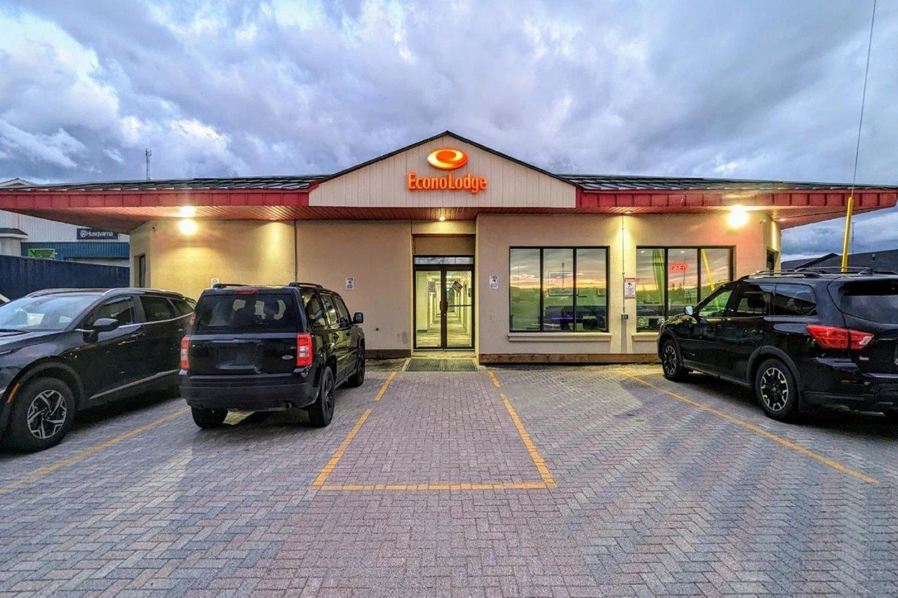 Econo Lodge Cochrane On — Cochrane