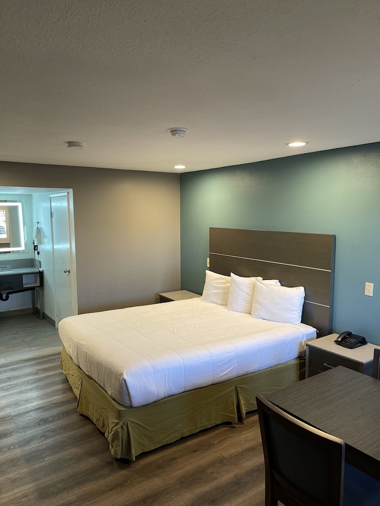 Hotel Milagro - photo 8