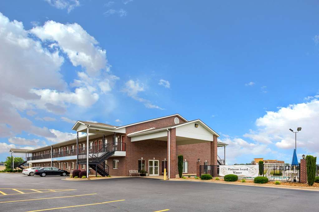 Econo Lodge Inn & Suites Searcy - photo 2