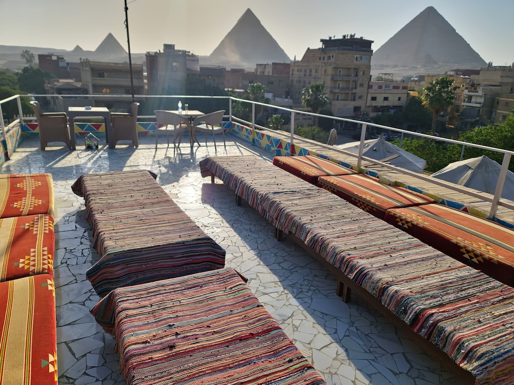 Supreme Pyramids view - carbon neutral hotel in Giza