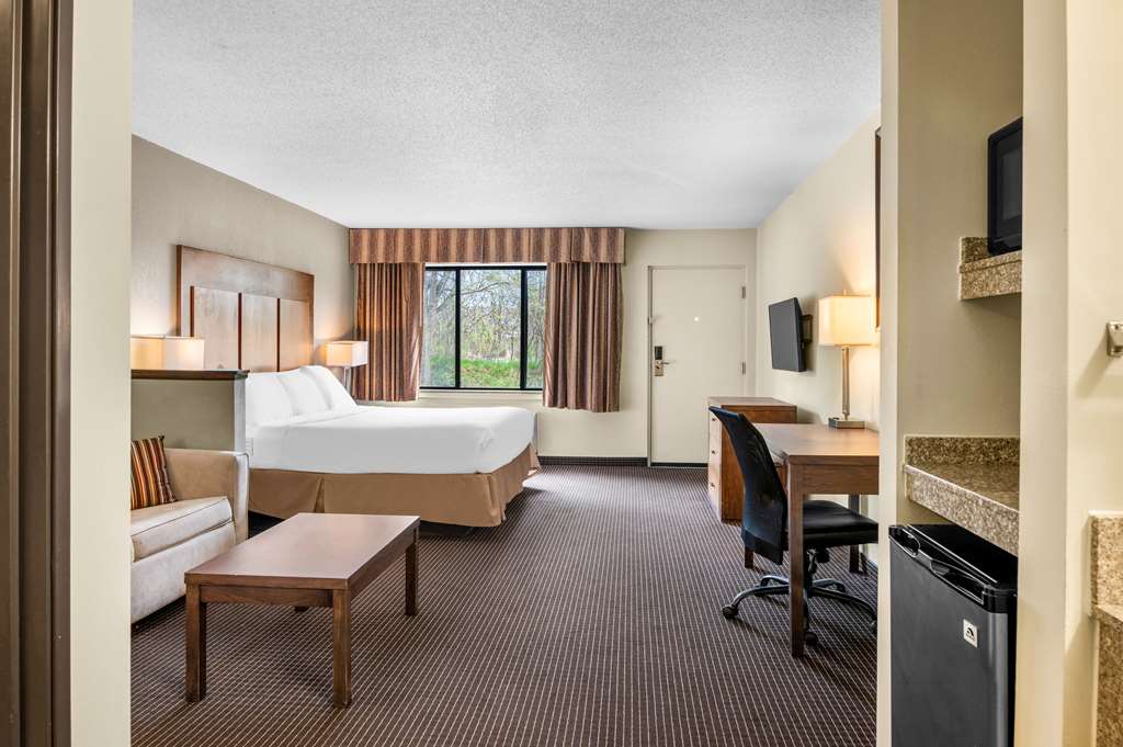White Pine Inn & Suites - photo 16