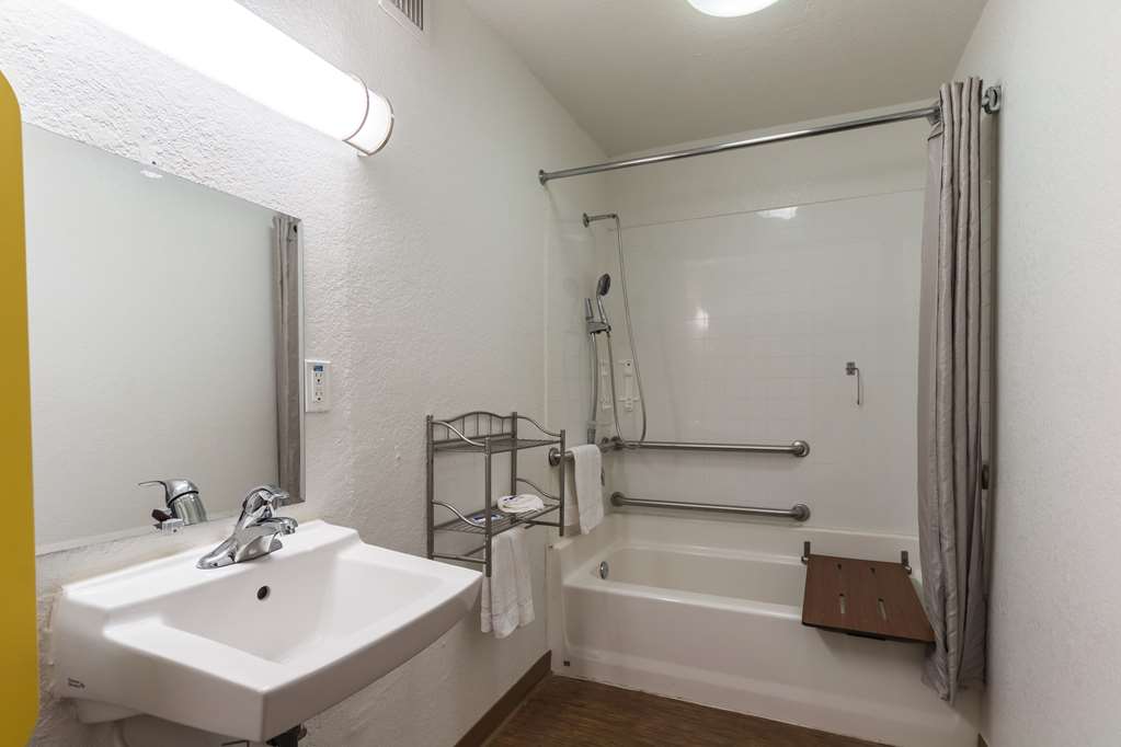 Motel 6 Uvalde TX - photo 35