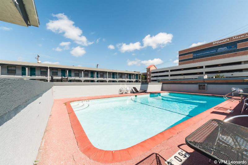 Rodeway Inn University Downtown - photo 19