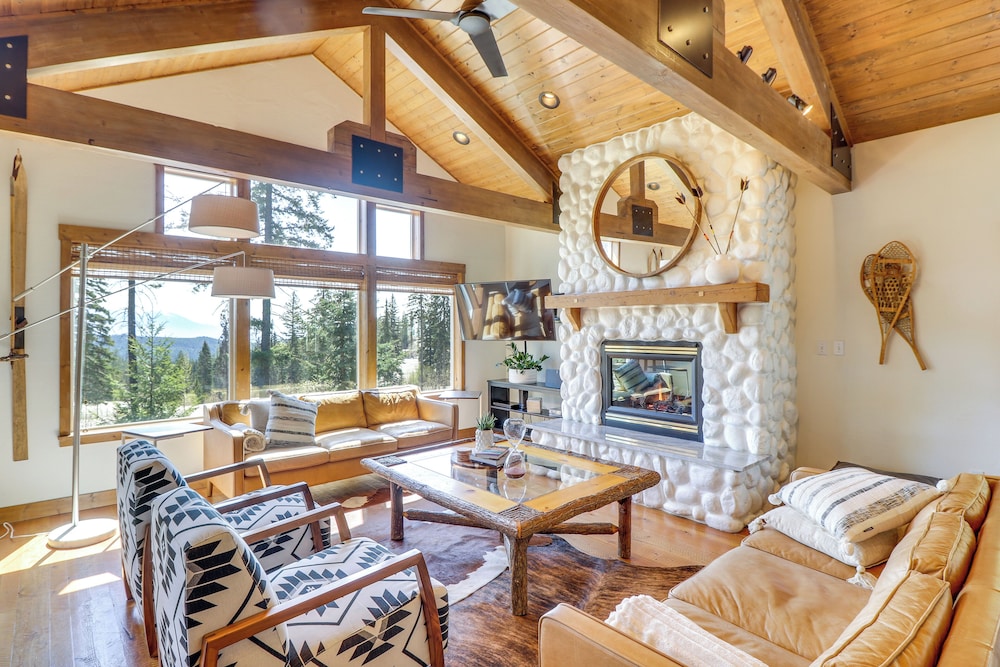 Ski in ski out Whitefish Duplex w Hot Tub — 4-Star Luxury Hotel in Whitefish, United States