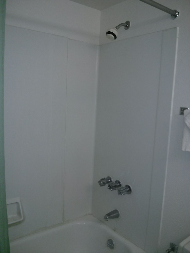 ValuStay Inn and Suites - photo 17