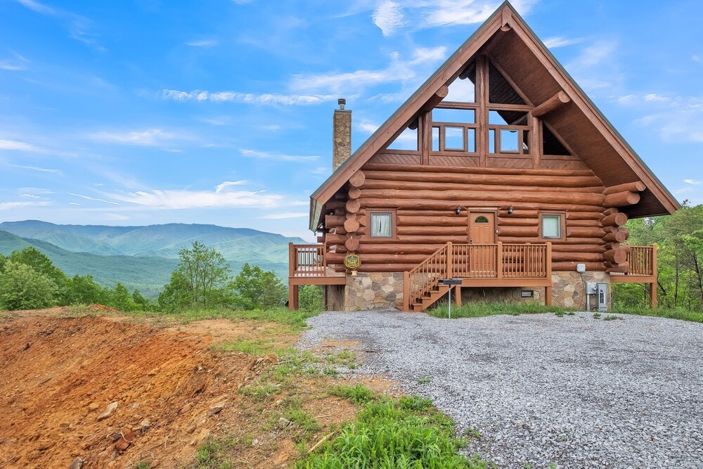Sky Views Panoramic Views 2 Bedroom Cabin by Heavenly Views Resort - featured photo