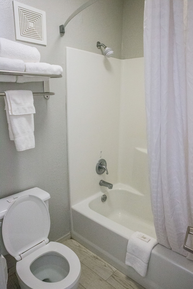 Mockingbird Inn & Suites - photo 24