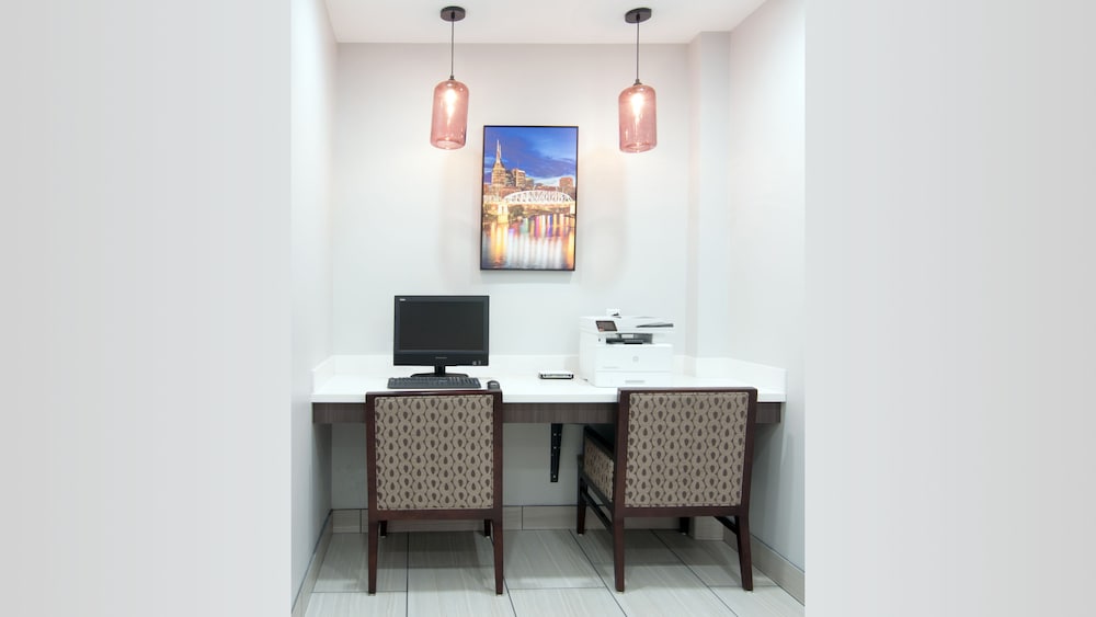 Holiday Inn Express Hotel & Suites Spence Lane by IHG - photo 26