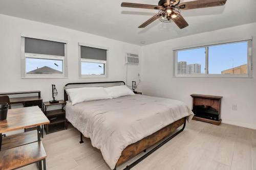 Modern King Suite #12 Steps to Beach — 4-Star Luxury Hotel in Daytona Beach, United States