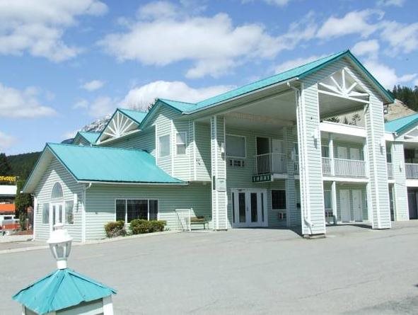 Ponderosa Motor Inn in Golden, Canada