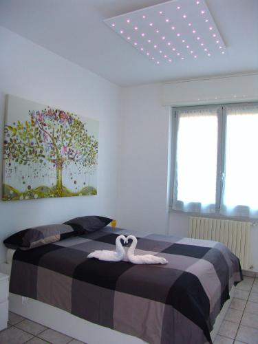 Modern Apartment Luci & Stelle Near Lake Como — 4-Star Luxury Hotel in Bulciago, Italy
