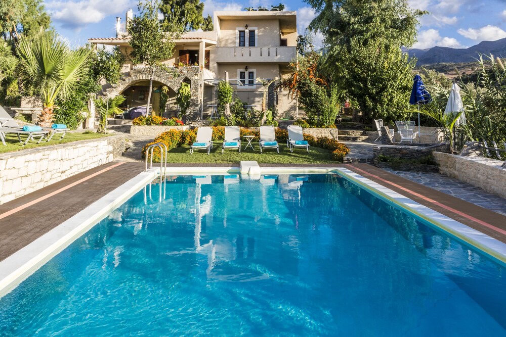 Elisa Villa — 4-Star Luxury Hotel in Panormos, Greece