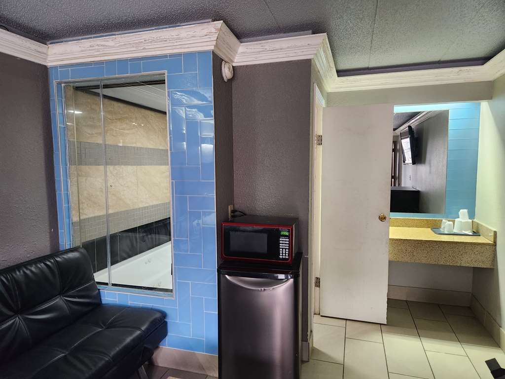 Americas Best Value Inn & Suites Little Rock at Scott Hamilton Dr - photo 43