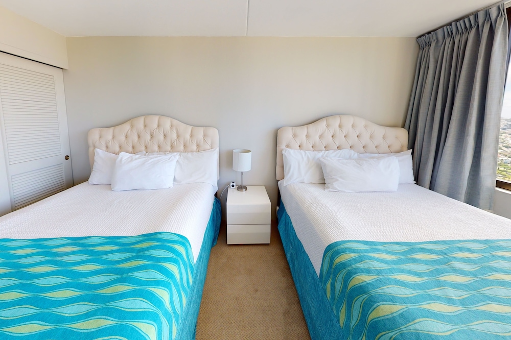 Sleek & Modern 32nd Floor Condo at the Waikiki Banyan Free parking by Koko Resort Vacation Rentals - photo 6