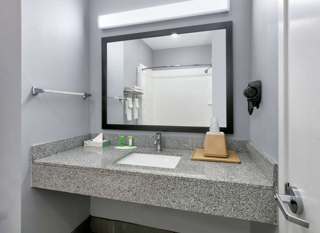 Days Inn by Wyndham Zachary LA - photo 28