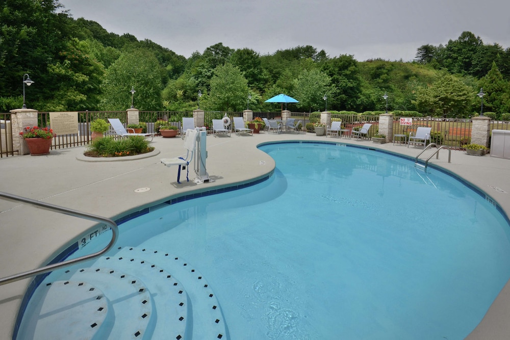 Hampton Inn Martinsville - photo 35