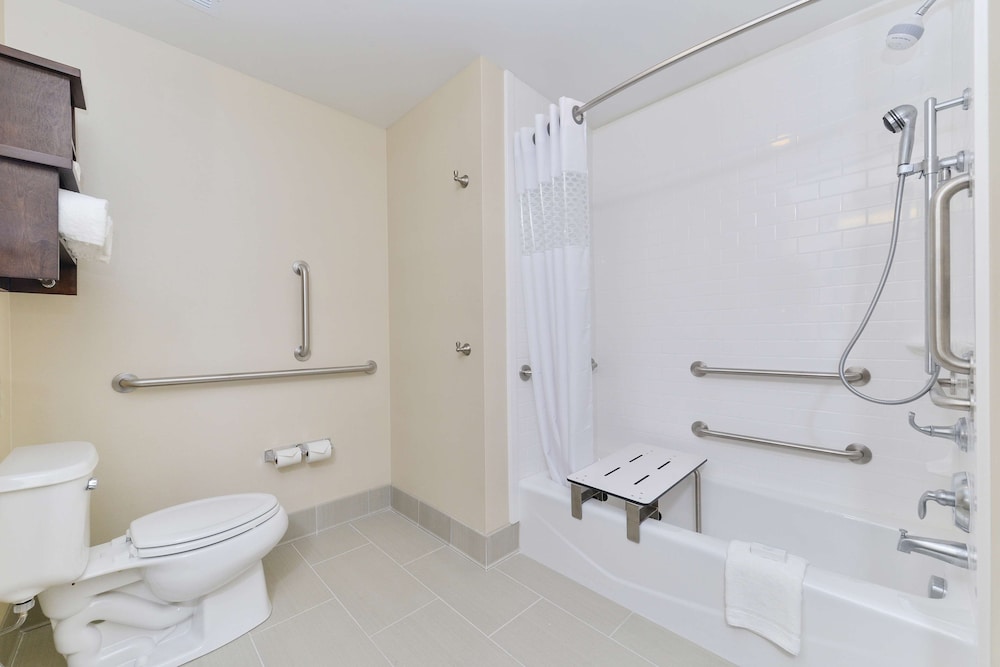 Hampton Inn & Suites Des Moines Downtown - photo 27
