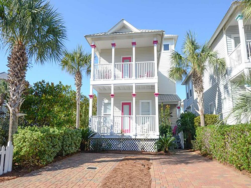 Treasured Times by Southern Vacation Rentals — 4-Star Luxury Hotel in Seaside, United States
