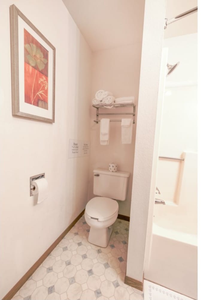Harlan Inn and Suites - photo 48