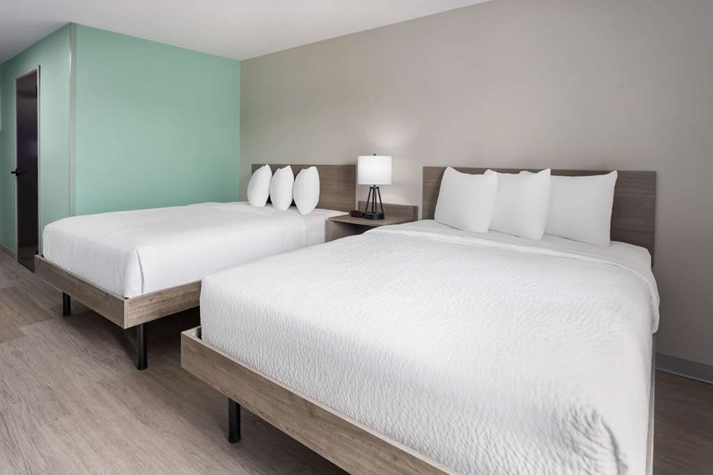 ECHO Suites Richmond West Extended Stay by Wyndham - photo 45