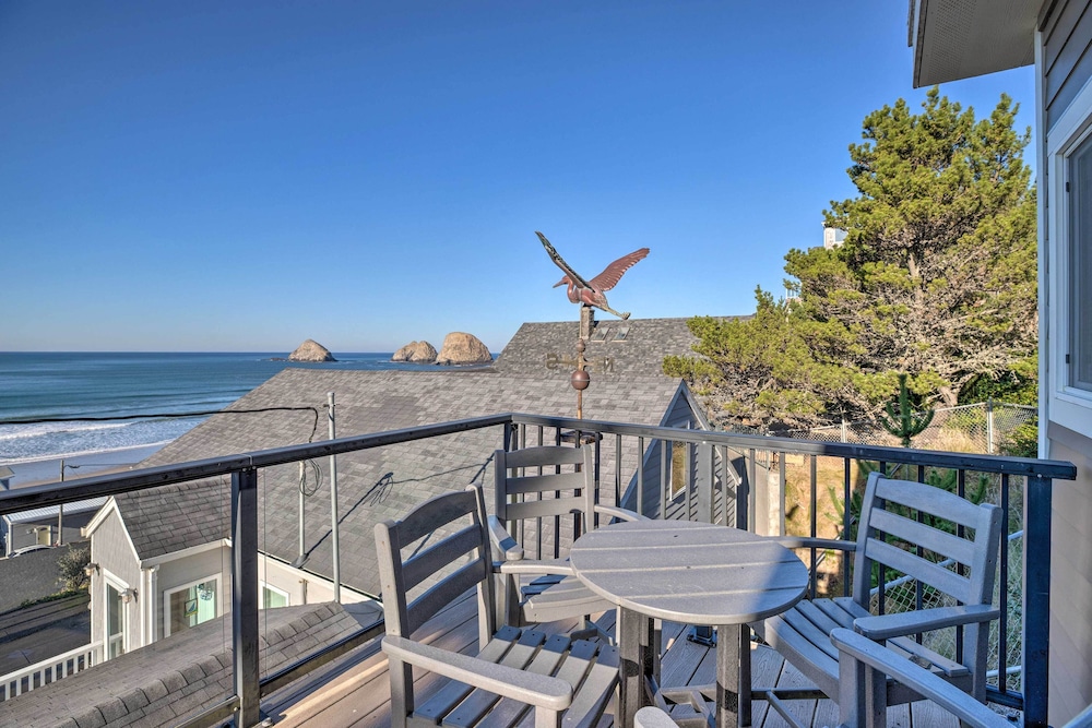 Exquisite Oceanside House with Pacific Views and Deck — 4-Star Luxury Hotel in Oceanside, United States