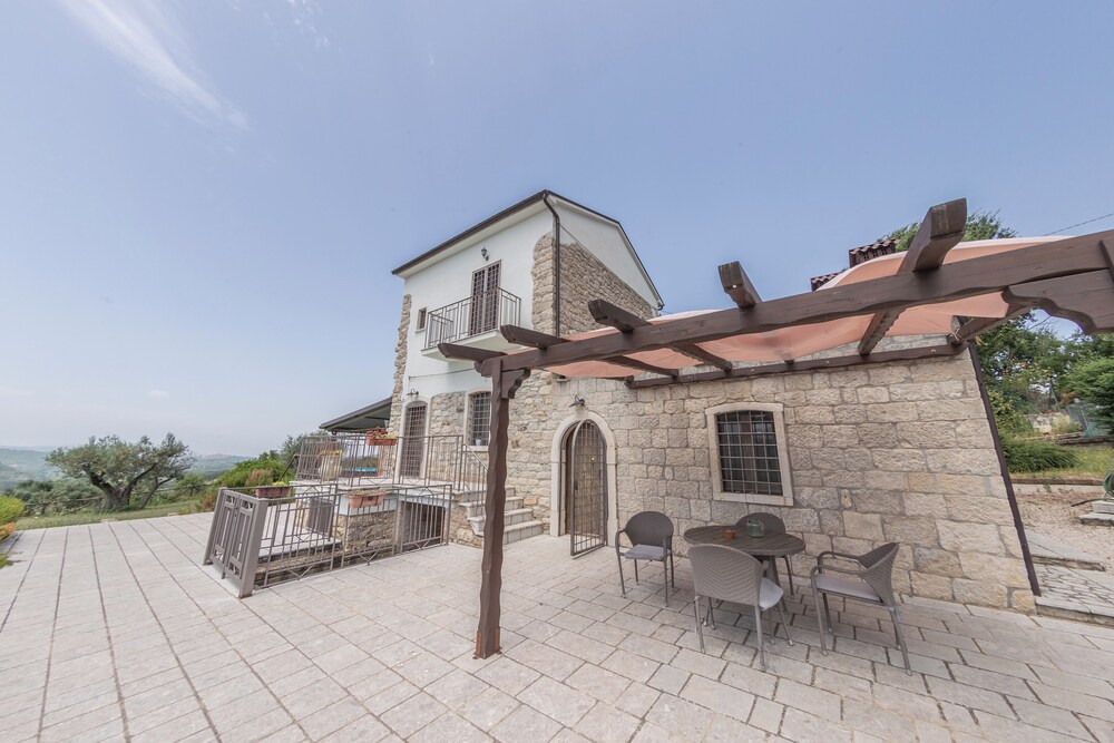 Villa Paradiso Irpinia — 4-Star Luxury Hotel in Gesualdo, Italy