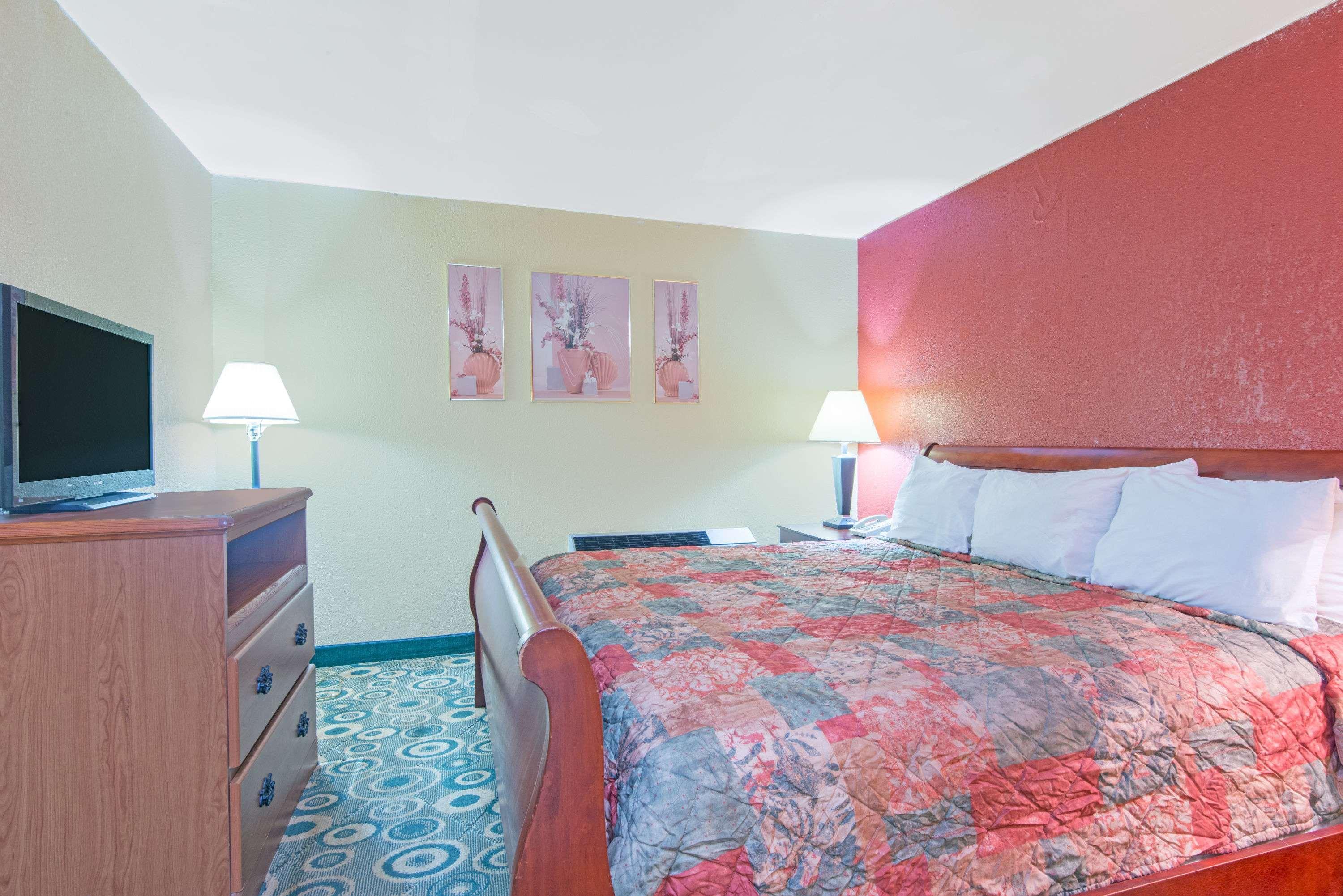 Days Inn Opelika - photo 6