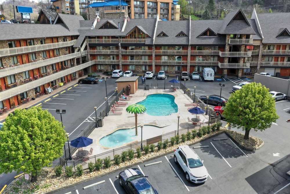 Crossroads Inn & Suites - photo 67