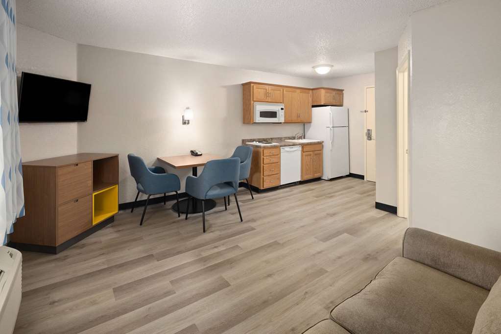 Days Inn & Suites by Wyndham Green Bay WI. - photo 31