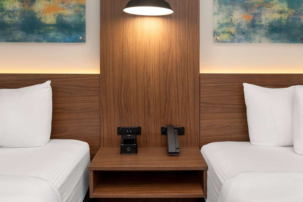 La Quinta Inn & Suites by Wyndham Angleton - photo 34