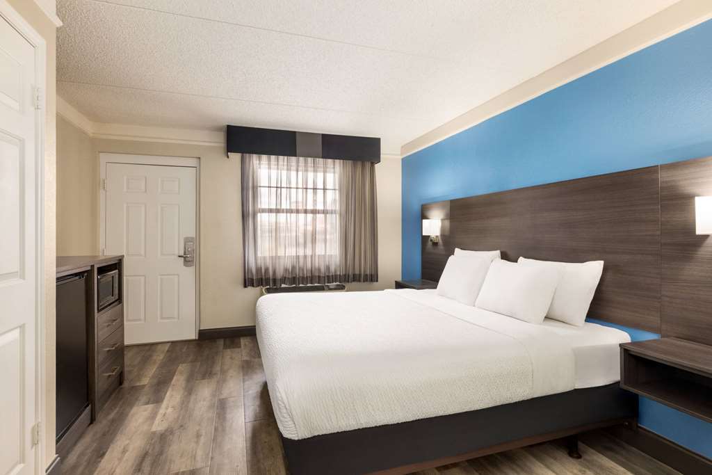 La Quinta Inn by Wyndham San Antonio I 35 N at Toepperwein - photo 13