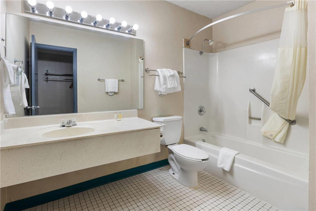 Days Inn by Wyndham Madisonville - photo 34