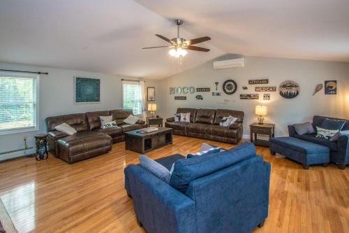 Spacious North Conway Home AC Hot tub and Games — 4-Star Luxury Hotel in Conway, United States