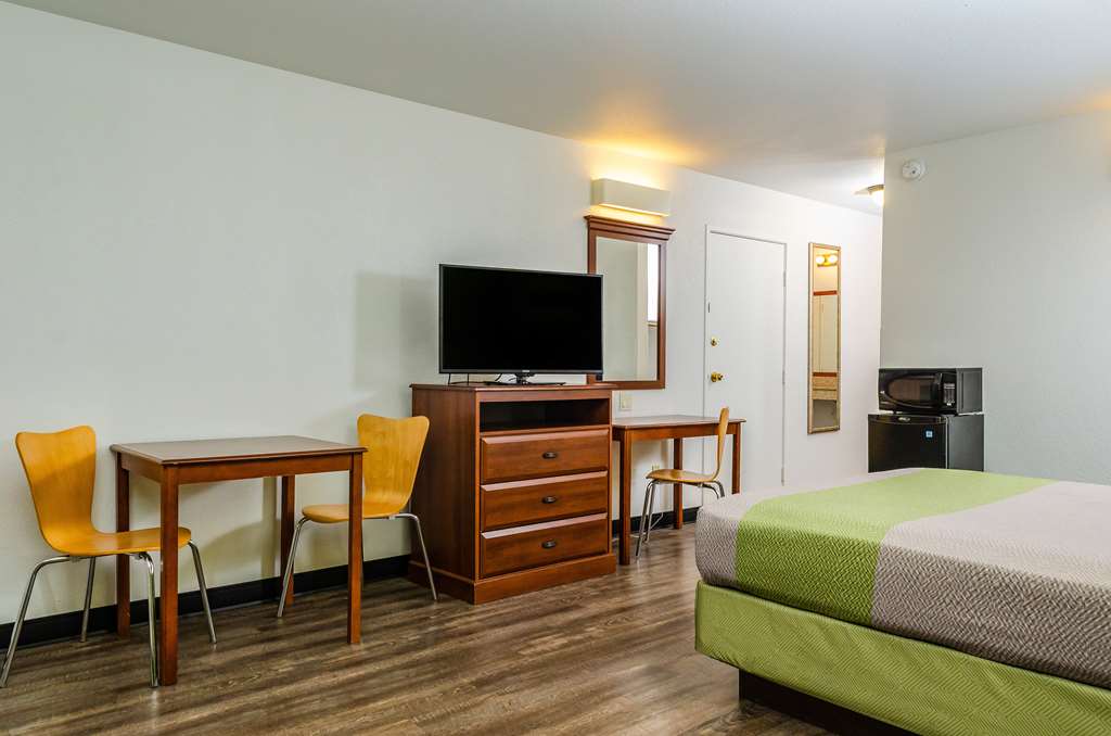 Motel 6 Oakdale CA - featured photo