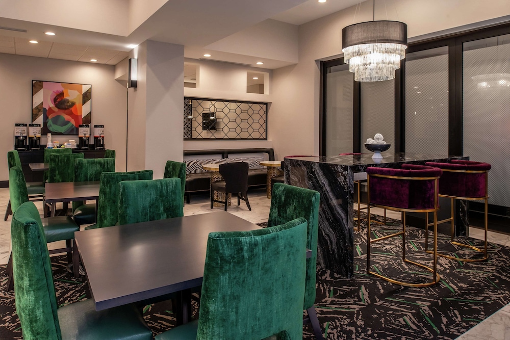 Hampton Inn & Suites Winston Salem Downtown - photo 42