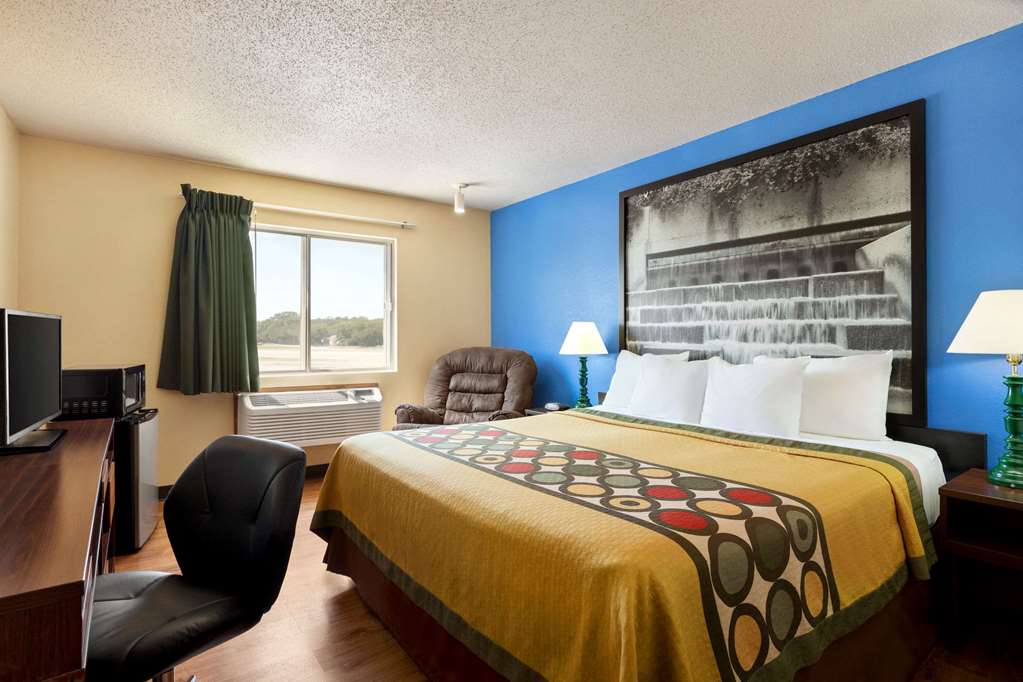 Super 8 by Wyndham Waco University Area - photo 12