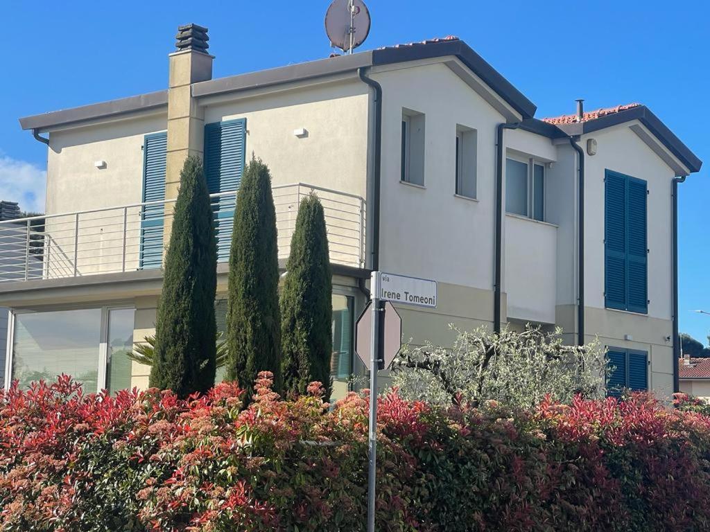Villa I tre Cipressi — 4-Star Luxury Hotel in Camaiore, Italy