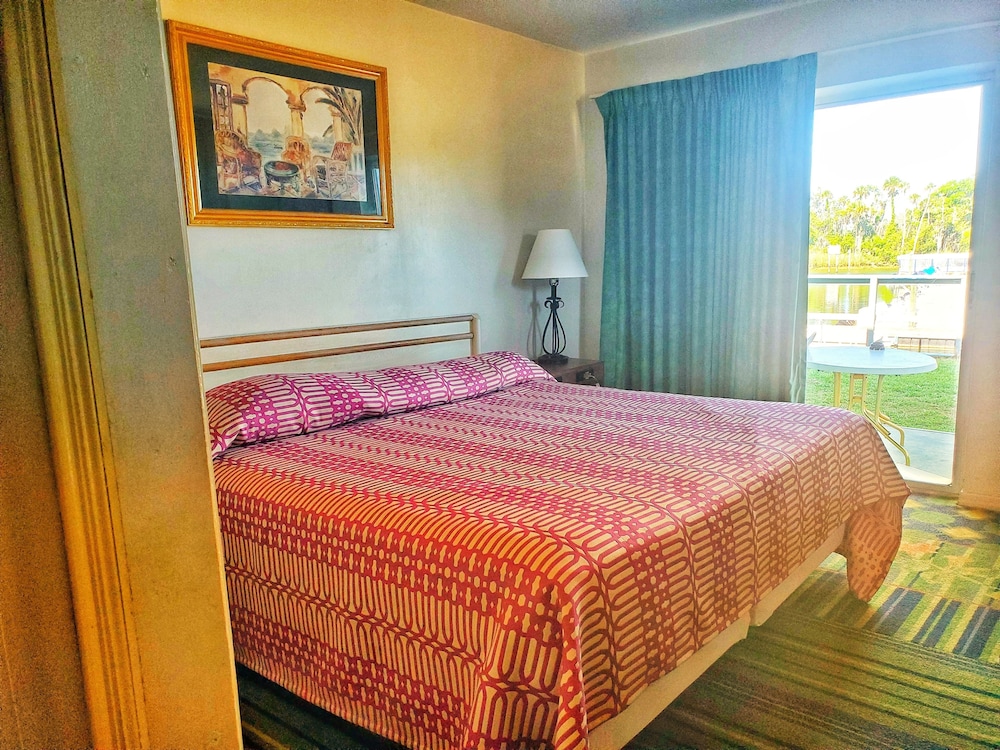 The Port Hotel & Marina - photo 5