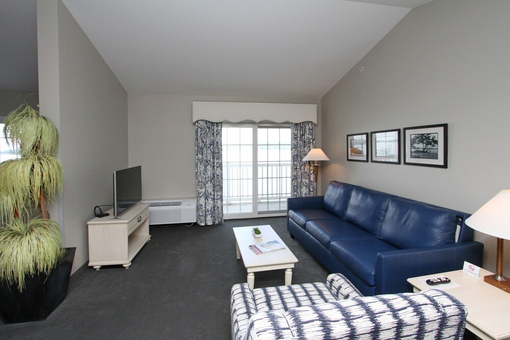 Bay Pointe Inn - photo 18