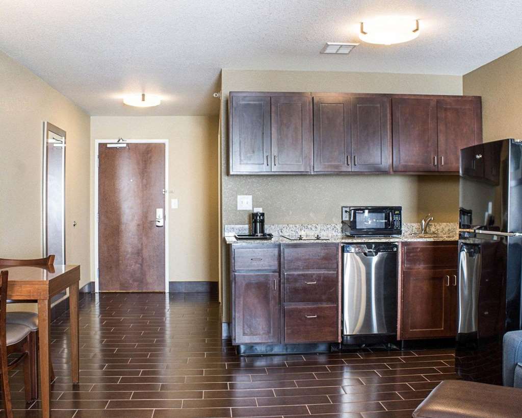 Comfort Suites Minot South - photo 19