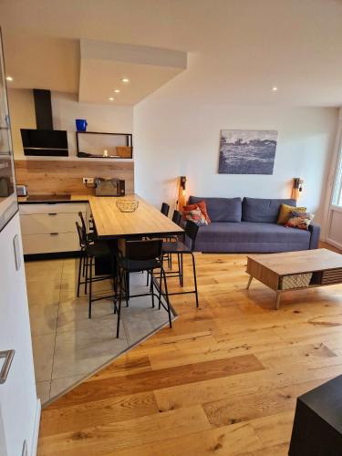 Annecy; À 2 Pas Du Centre; Raclette; Joli Balcon; Cosy in Annecy, France