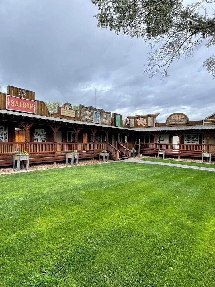 Moore's Old Pine Inn - photo 31